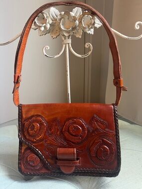 Vintage Mexican Hand-Tooled Leather Shoulder Cross Body Bag in Cognac Brown